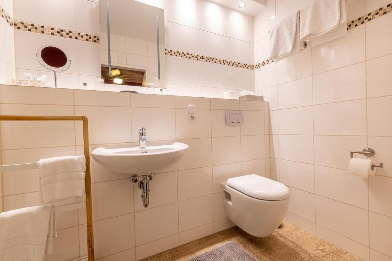 Zur Lindenau Hotel Рюдесхайм ам Рейн Екстериор снимка