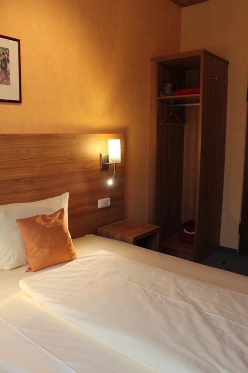 Zur Lindenau Hotel Рюдесхайм ам Рейн Екстериор снимка