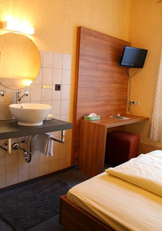 Zur Lindenau Hotel Рюдесхайм ам Рейн Екстериор снимка