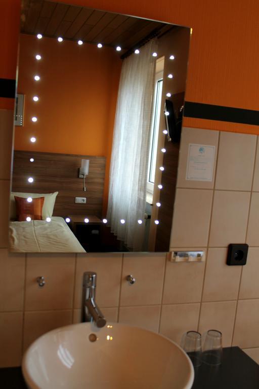 Zur Lindenau Hotel Рюдесхайм ам Рейн Екстериор снимка