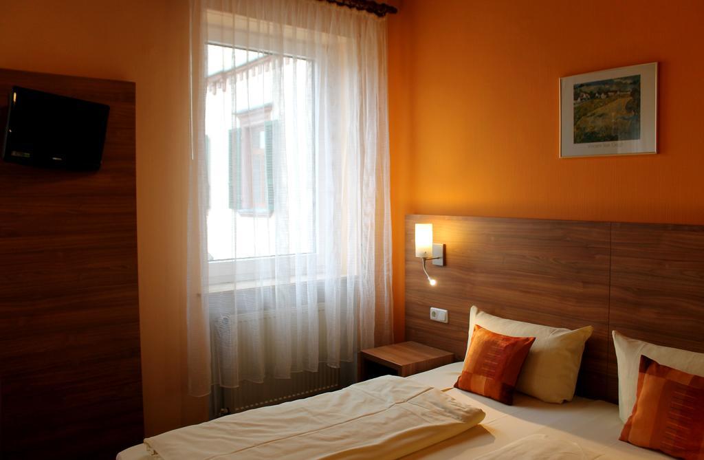 Zur Lindenau Hotel Рюдесхайм ам Рейн Екстериор снимка