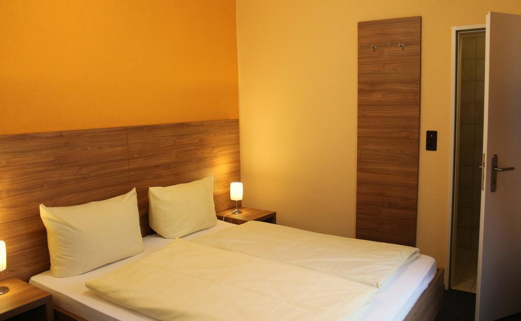 Zur Lindenau Hotel Рюдесхайм ам Рейн Екстериор снимка