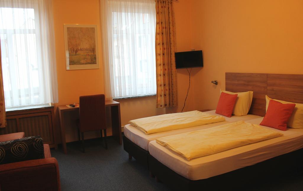 Zur Lindenau Hotel Рюдесхайм ам Рейн Екстериор снимка