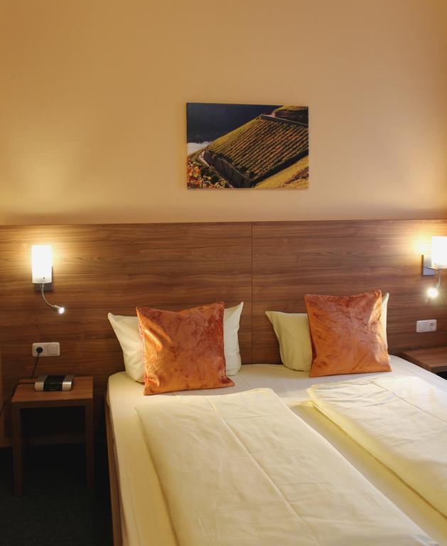 Zur Lindenau Hotel Рюдесхайм ам Рейн Екстериор снимка